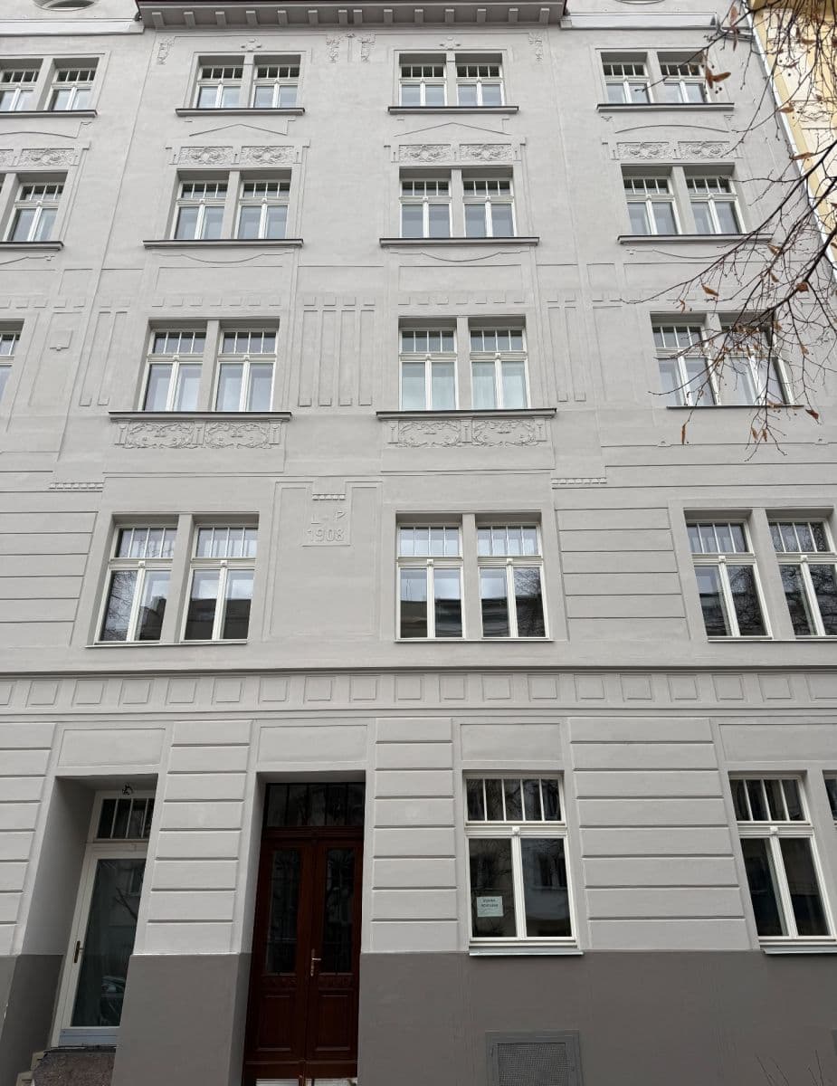 Prenájom bytu 1-izbový 30 m², 28. pluku, Praha, Praha Prenájom bytu 1-izbový 30 m², 28. pluku, Praha, Praha