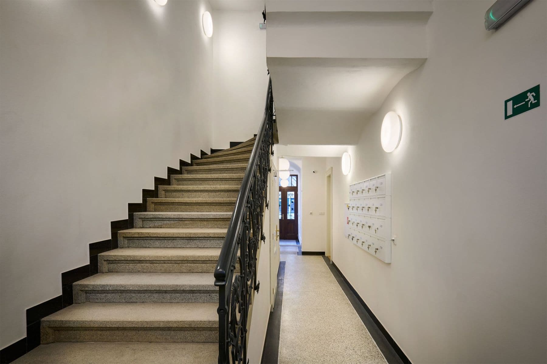 Prenájom bytu 1-izbový 32 m², 28. pluku, Praha, Praha Prenájom bytu 1-izbový 32 m², 28. pluku, Praha, Praha