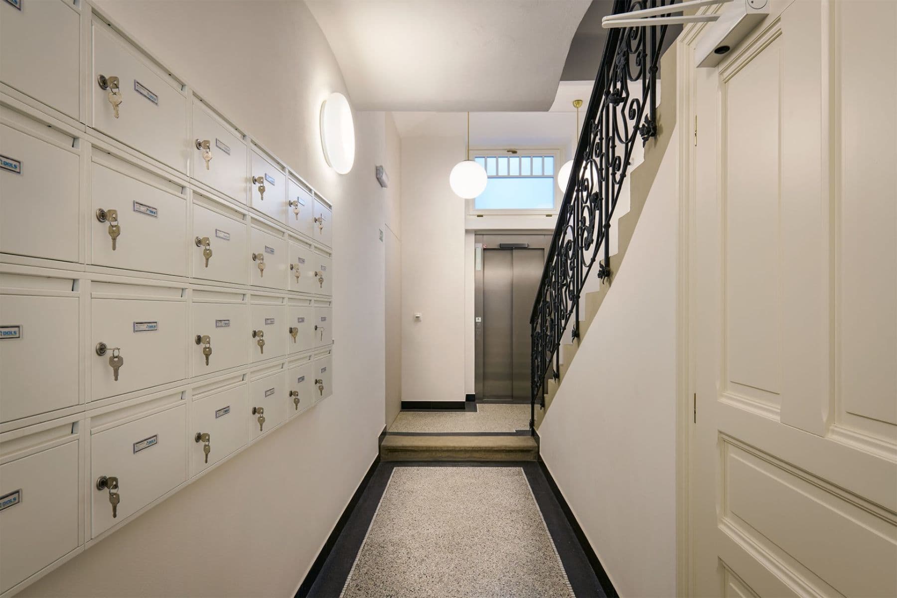 Prenájom bytu 1-izbový 32 m², 28. pluku, Praha, Praha Prenájom bytu 1-izbový 32 m², 28. pluku, Praha, Praha