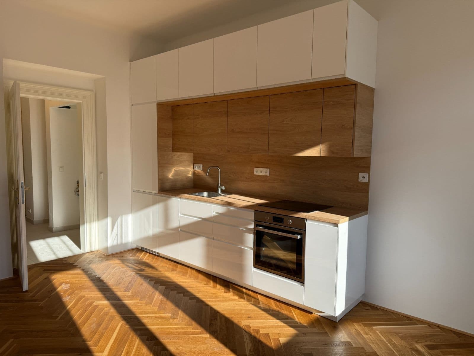 Prenájom bytu 1-izbový 32 m², 28. pluku, Praha, Praha Prenájom bytu 1-izbový 32 m², 28. pluku, Praha, Praha