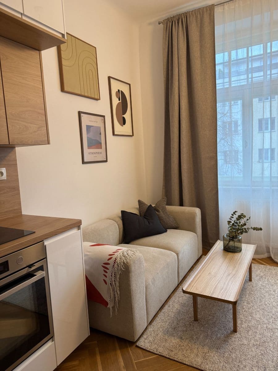 Prenájom bytu 1-izbový 32 m², 28. pluku, Praha, Praha Prenájom bytu 1-izbový 32 m², 28. pluku, Praha, Praha