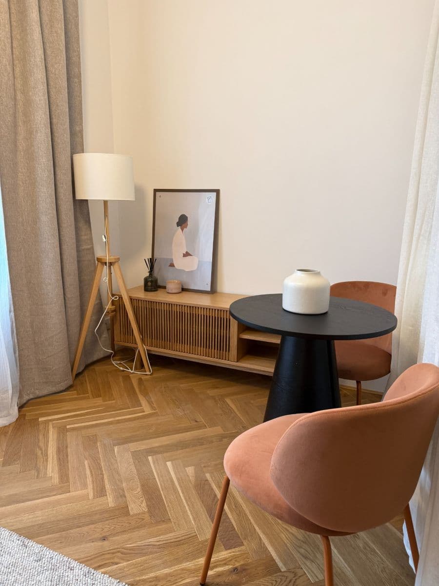 Prenájom bytu 1-izbový 32 m², 28. pluku, Praha, Praha Prenájom bytu 1-izbový 32 m², 28. pluku, Praha, Praha
