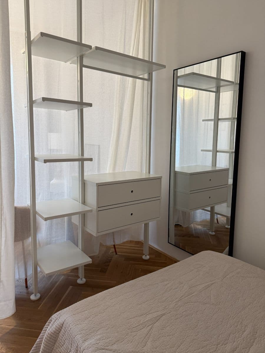 Prenájom bytu 1-izbový 32 m², 28. pluku, Praha, Praha Prenájom bytu 1-izbový 32 m², 28. pluku, Praha, Praha