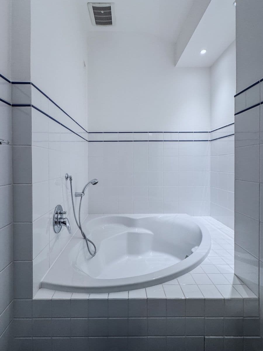 Prenájom bytu 105 m², Anny Letenské, Praha, Praha Prenájom bytu 105 m², Anny Letenské, Praha, Praha