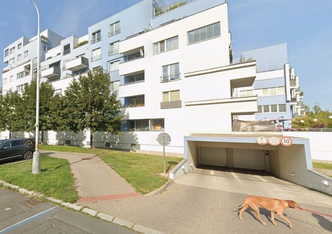 Prenájom garáže 13 m², Praha, Praha Prenájom garáže 13 m², Praha, Praha