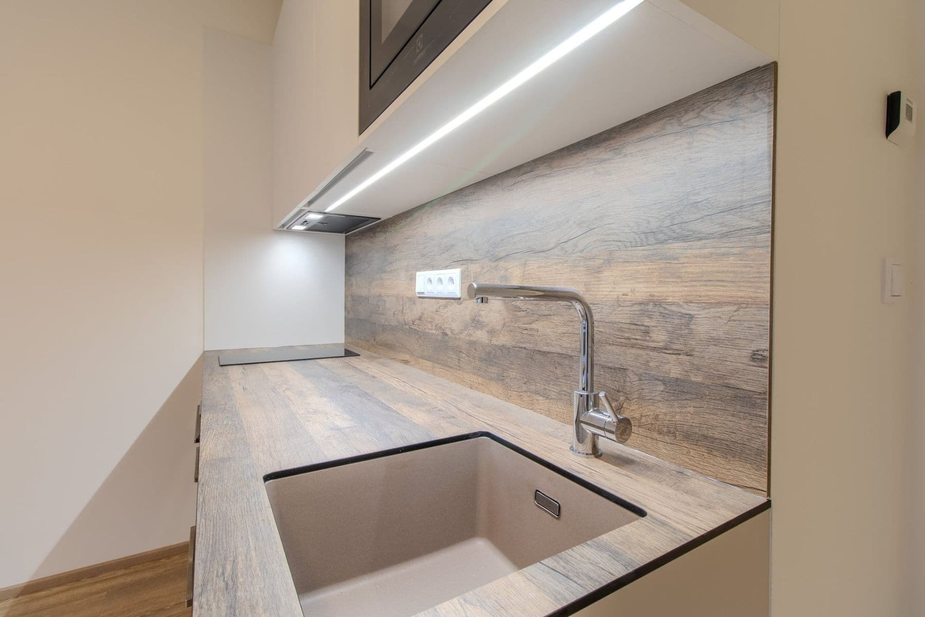 Prenájom bytu 1-izbový 32 m², Poděbradská, Praha, Praha Prenájom bytu 1-izbový 32 m², Poděbradská, Praha, Praha