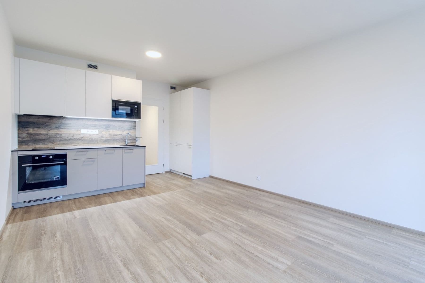 Prenájom bytu 1-izbový 32 m², Poděbradská, Praha, Praha Prenájom bytu 1-izbový 32 m², Poděbradská, Praha, Praha