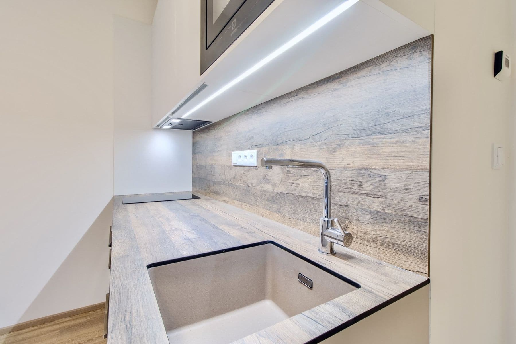 Prenájom bytu 1-izbový 32 m², Poděbradská, Praha, Praha Prenájom bytu 1-izbový 32 m², Poděbradská, Praha, Praha