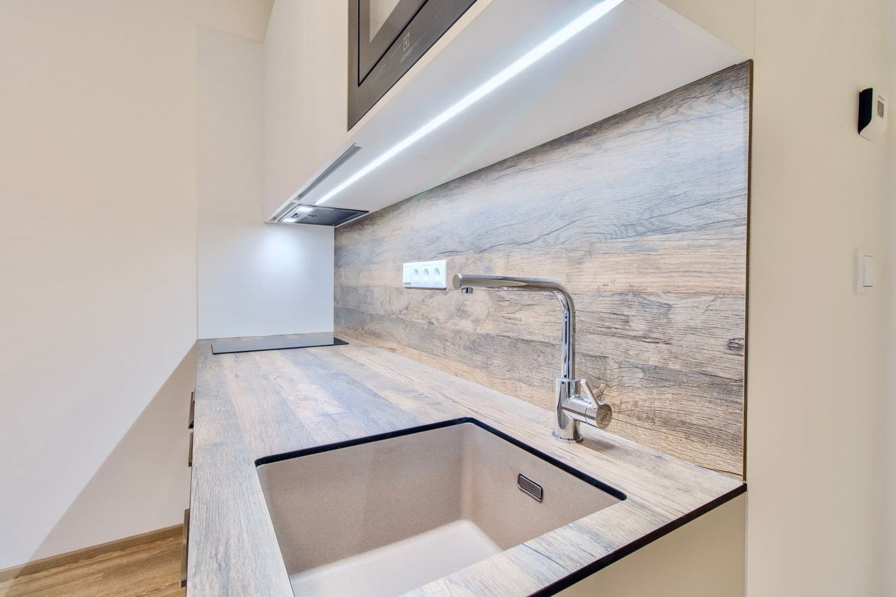 Prenájom bytu 1-izbový 32 m², Poděbradská, Praha, Praha Prenájom bytu 1-izbový 32 m², Poděbradská, Praha, Praha