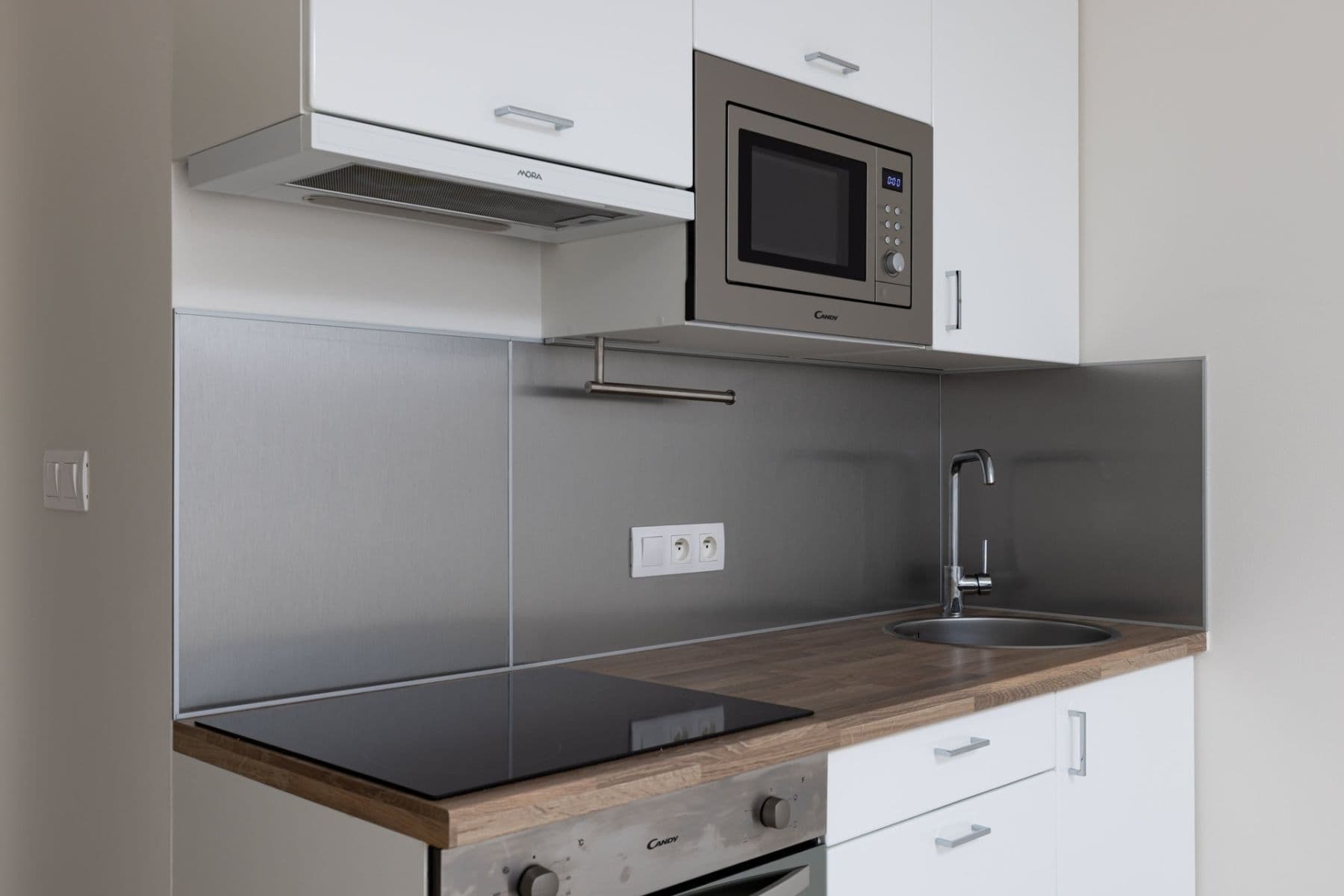 Prenájom bytu 1-izbový 28 m², Škrábkových, Praha, Praha Prenájom bytu 1-izbový 28 m², Škrábkových, Praha, Praha