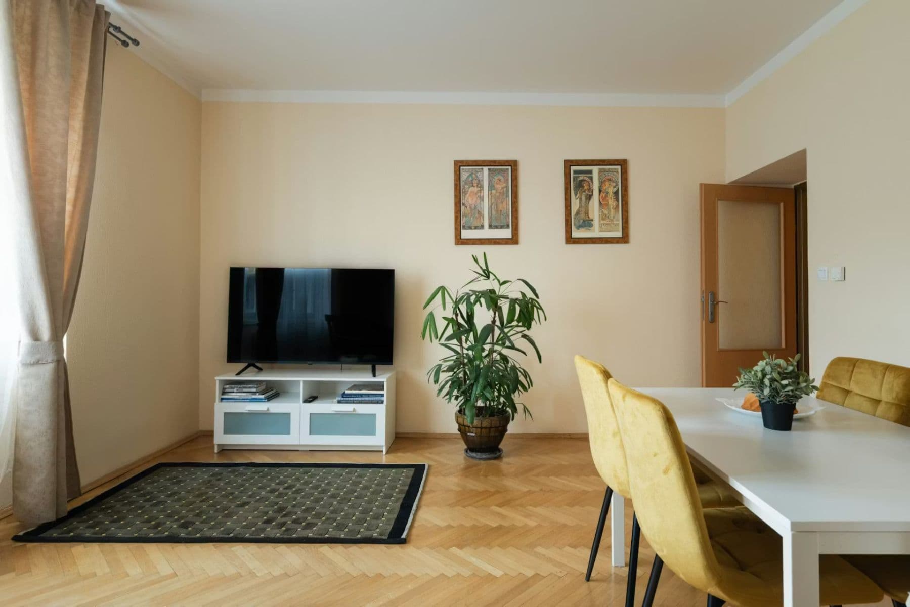 Prenájom bytu 2-izbový 65 m², Kozí, Praha, Praha Prenájom bytu 2-izbový 65 m², Kozí, Praha, Praha