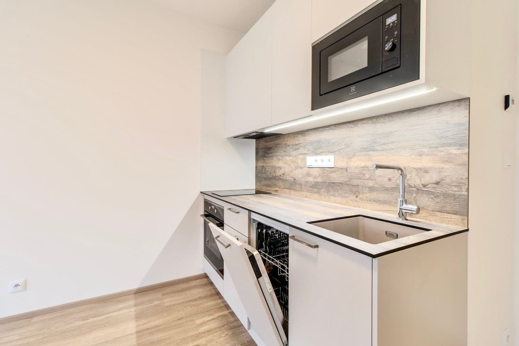 Prenájom bytu 1-izbový 32 m², Poděbradská, Praha, Praha Prenájom bytu 1-izbový 32 m², Poděbradská, Praha, Praha