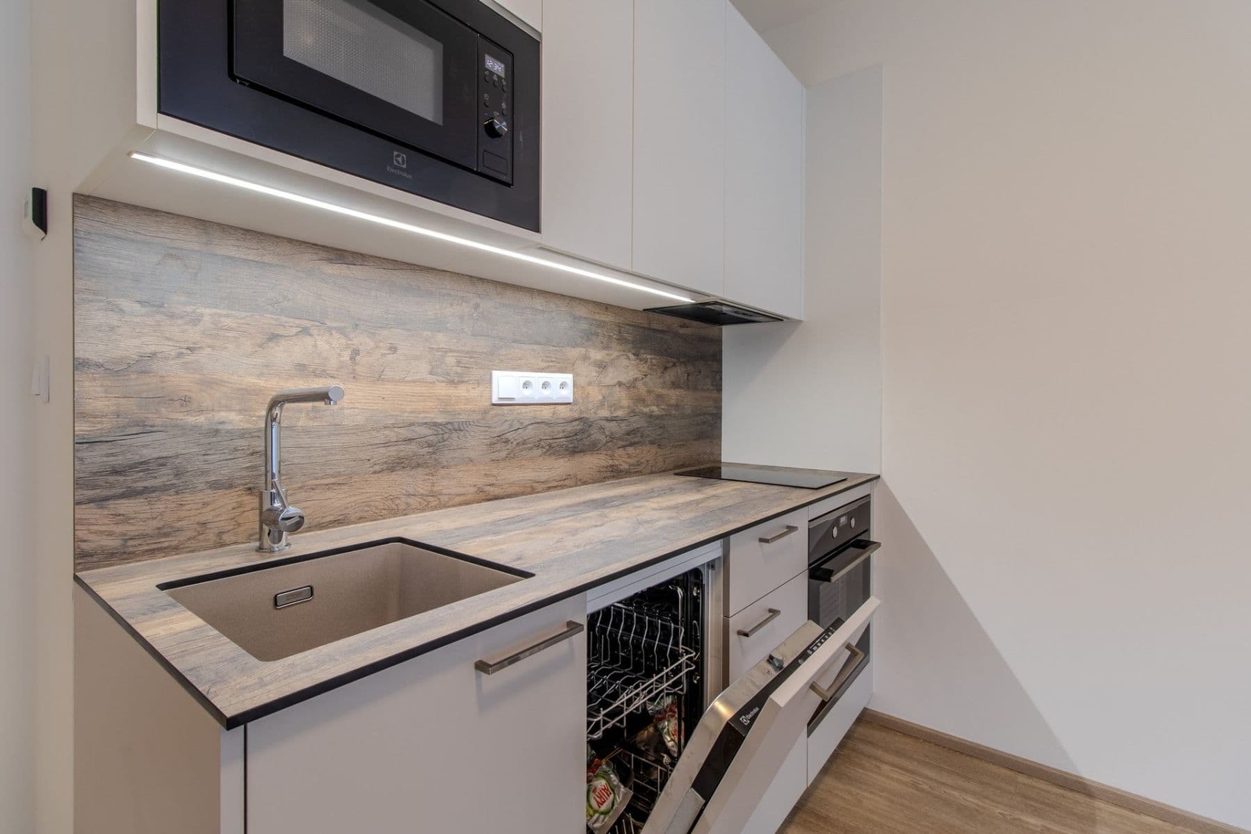 Prenájom bytu 1-izbový 32 m², Poděbradská, Praha, Praha Prenájom bytu 1-izbový 32 m², Poděbradská, Praha, Praha