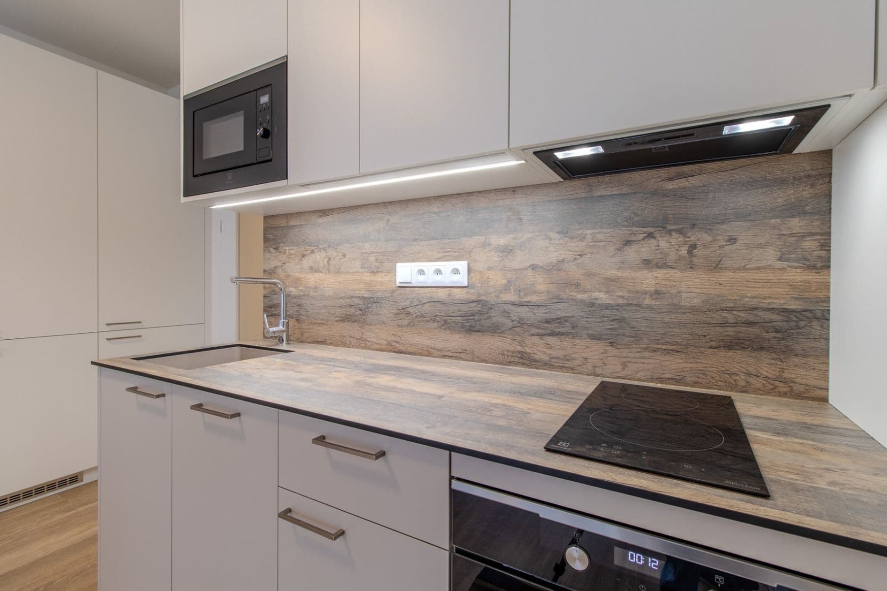 Prenájom bytu 1-izbový 32 m², Poděbradská, Praha, Praha Prenájom bytu 1-izbový 32 m², Poděbradská, Praha, Praha