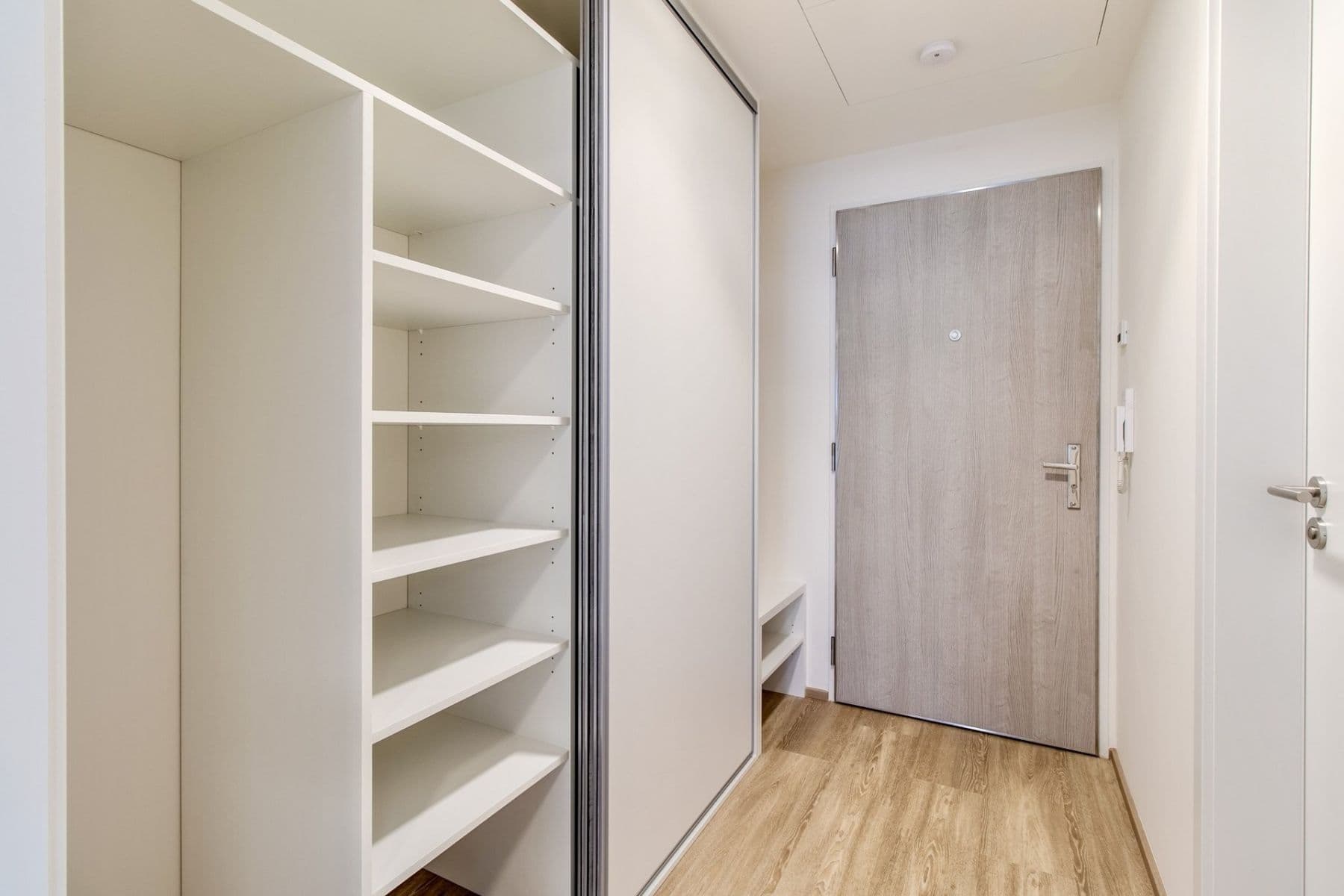 Prenájom bytu 1-izbový 32 m², Poděbradská, Praha, Praha Prenájom bytu 1-izbový 32 m², Poděbradská, Praha, Praha