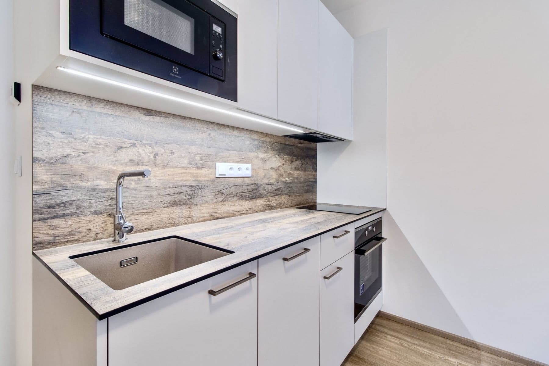 Prenájom bytu 1-izbový 32 m², Poděbradská, Praha, Praha Prenájom bytu 1-izbový 32 m², Poděbradská, Praha, Praha