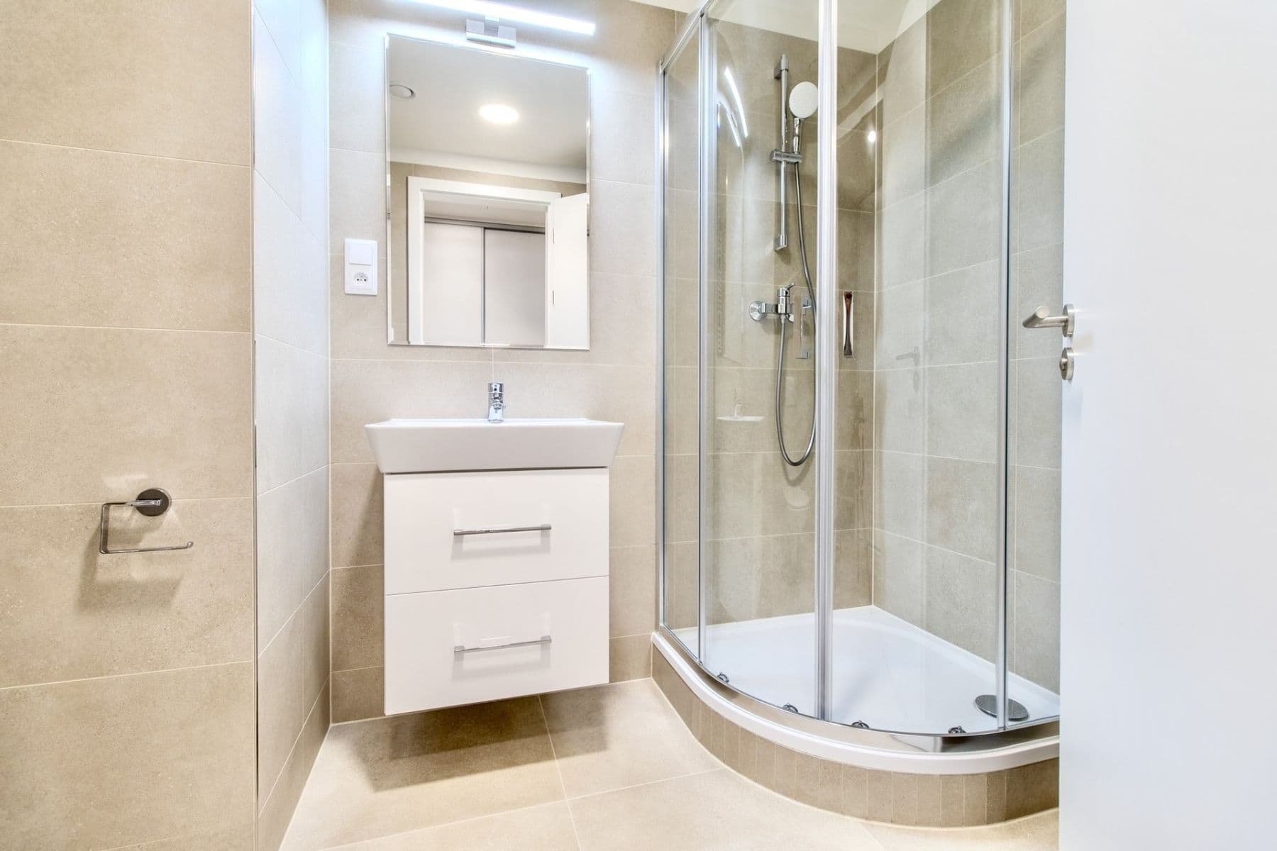 Prenájom bytu 1-izbový 32 m², Poděbradská, Praha, Praha Prenájom bytu 1-izbový 32 m², Poděbradská, Praha, Praha