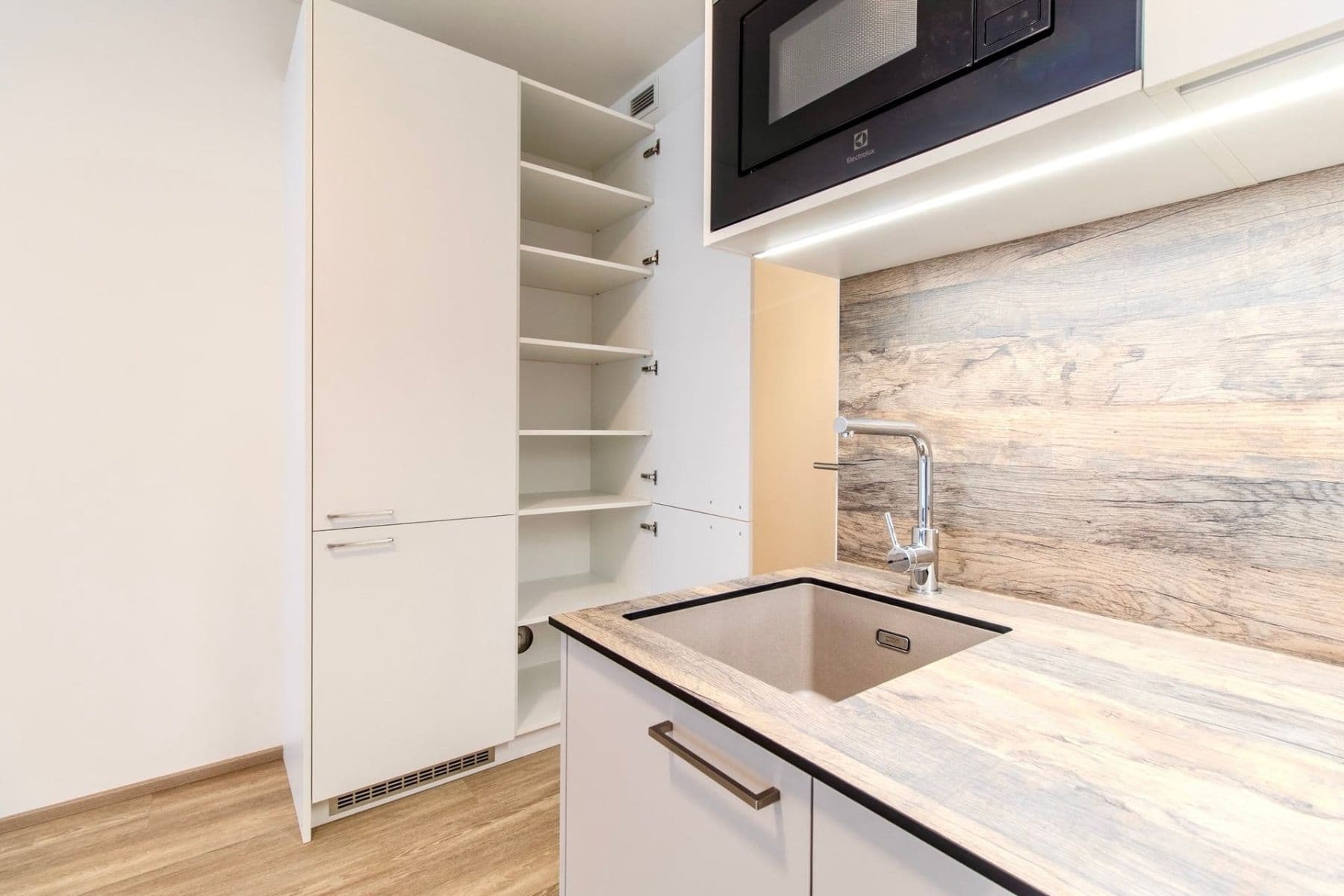 Prenájom bytu 1-izbový 32 m², Poděbradská, Praha, Praha Prenájom bytu 1-izbový 32 m², Poděbradská, Praha, Praha