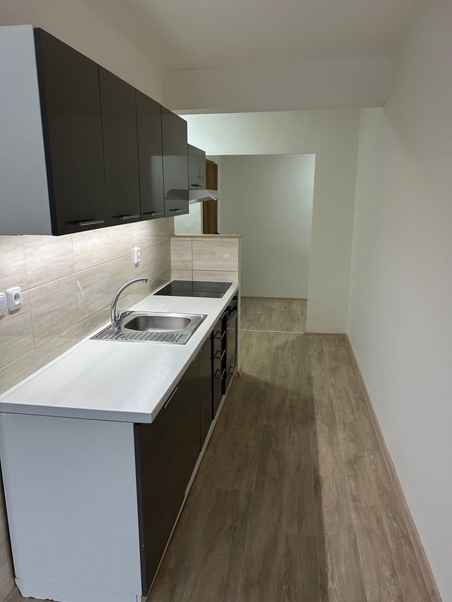 Prenájom bytu 2-izbový 54 m², C. Boudy, Třebíč, Kraj Vysočina Prenájom bytu 2-izbový 54 m², C. Boudy, Třebíč, Kraj Vysočina