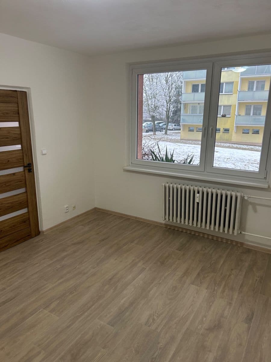Prenájom bytu 2-izbový 54 m², C. Boudy, Třebíč, Kraj Vysočina Prenájom bytu 2-izbový 54 m², C. Boudy, Třebíč, Kraj Vysočina