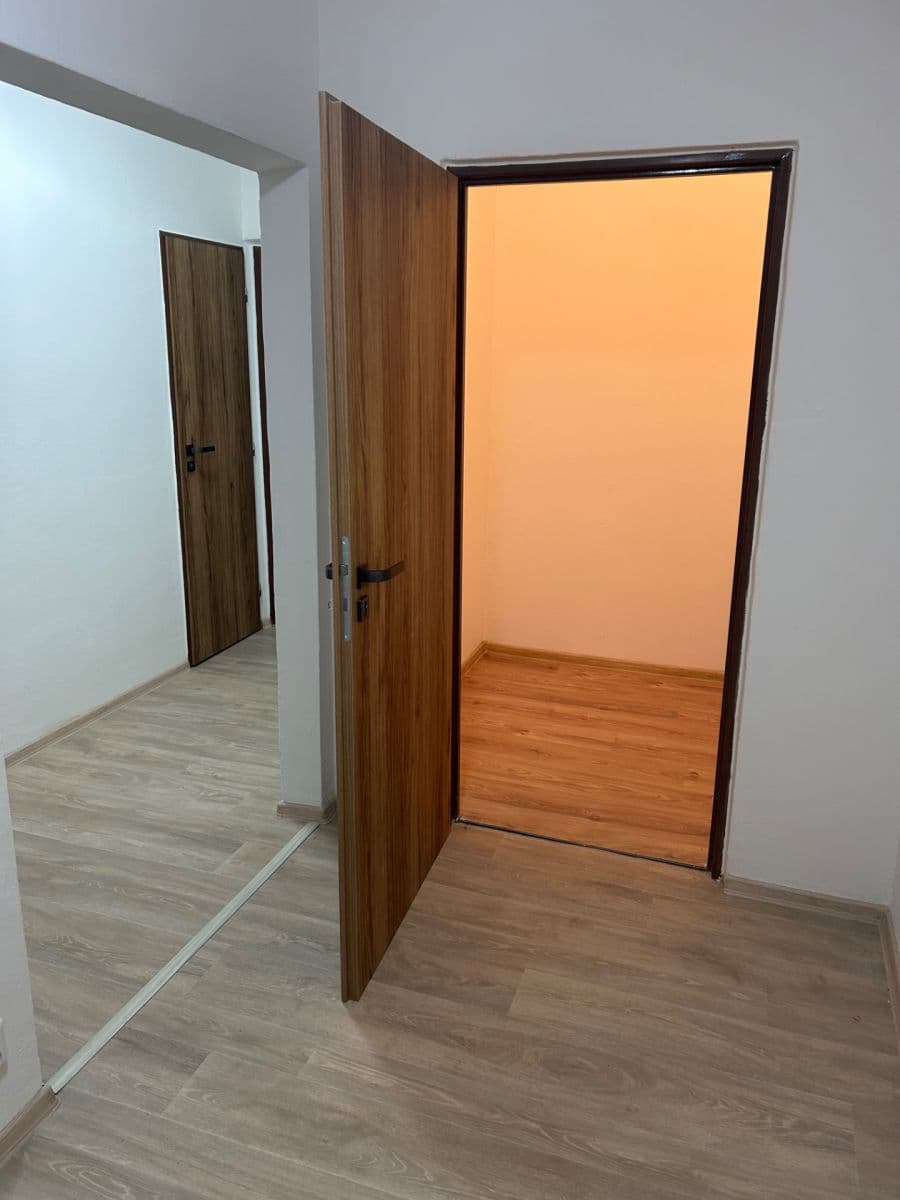 Prenájom bytu 2-izbový 54 m², C. Boudy, Třebíč, Kraj Vysočina Prenájom bytu 2-izbový 54 m², C. Boudy, Třebíč, Kraj Vysočina