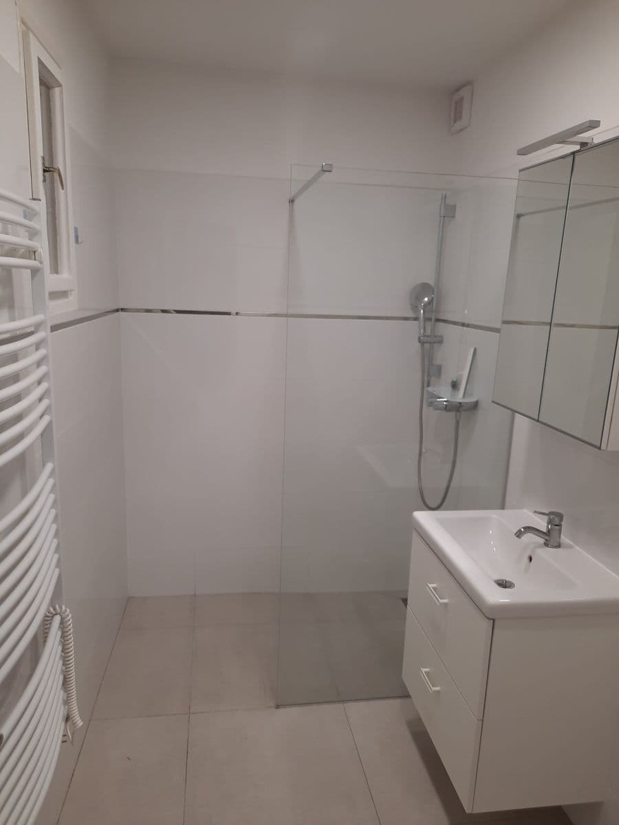 Prenájom bytu 2-izbový 50 m², Nerudova, Hradec Králové, Královéhradecký kraj Prenájom bytu 2-izbový 50 m², Nerudova, Hradec Králové, Královéhradecký kraj