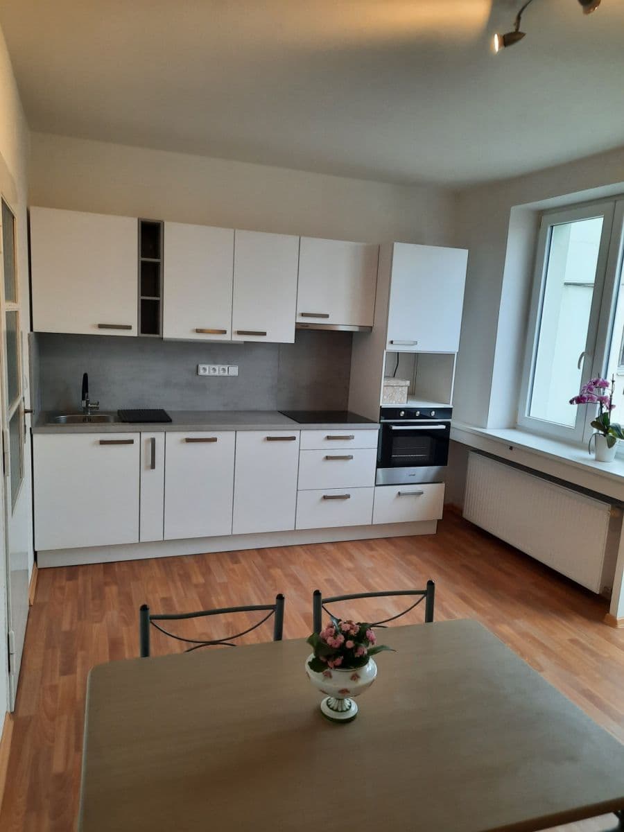 Prenájom bytu 2-izbový 50 m², Nerudova, Hradec Králové, Královéhradecký kraj Prenájom bytu 2-izbový 50 m², Nerudova, Hradec Králové, Královéhradecký kraj