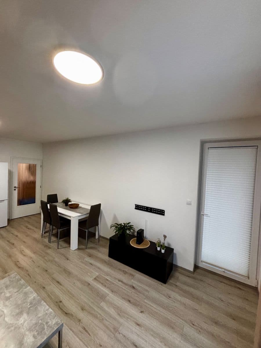 Prenájom bytu 2-izbový 55 m², K Zelené louce, Plzeň, Plzeňský kraj Prenájom bytu 2-izbový 55 m², K Zelené louce, Plzeň, Plzeňský kraj