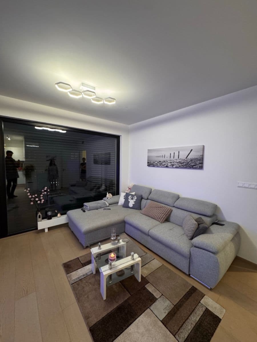 Prenájom bytu 2-izbový 58 m², Michelangelova, Praha, Praha Prenájom bytu 2-izbový 58 m², Michelangelova, Praha, Praha