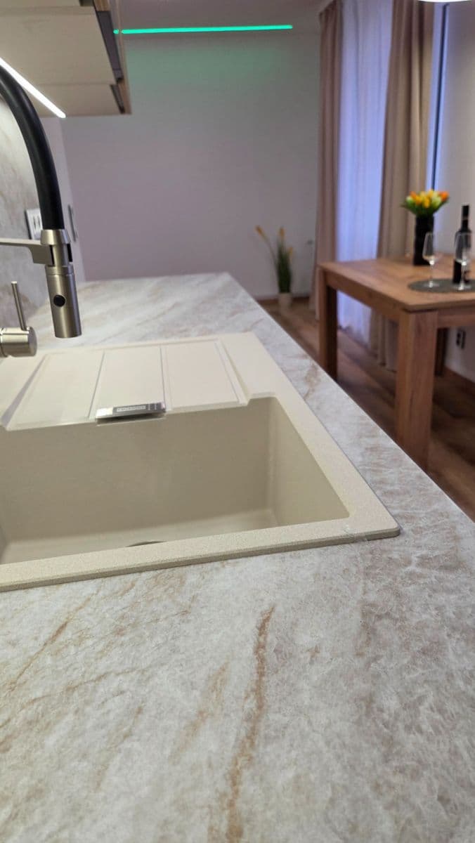 Predaj bytu 3-izbový 65 m², Pražská sídl., Znojmo, Jihomoravský kraj Predaj bytu 3-izbový 65 m², Pražská sídl., Znojmo, Jihomoravský kraj