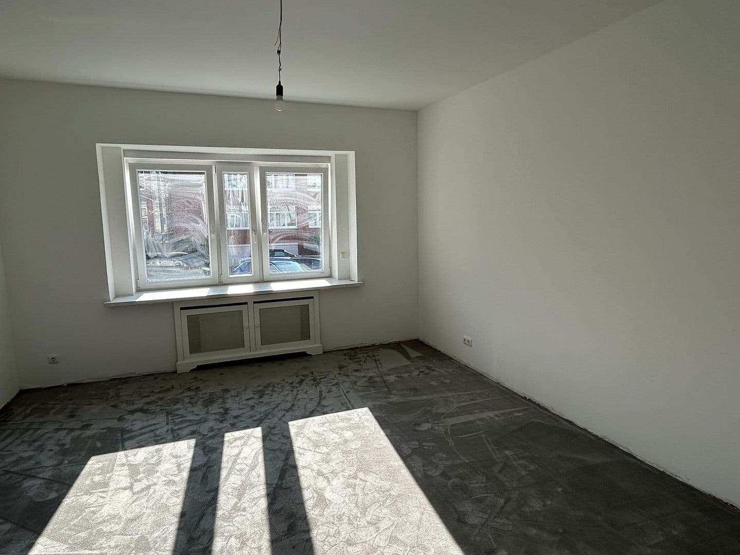 Prenájom bytu 4-izbový 165 m², Düsseldorf, Severné Porýnie - Westfálsko Prenájom bytu 4-izbový 165 m², Düsseldorf, Severné Porýnie - Westfálsko