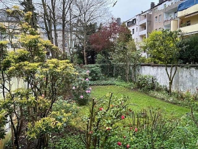 Prenájom bytu 4-izbový 165 m², Düsseldorf, Severné Porýnie - Westfálsko Prenájom bytu 4-izbový 165 m², Düsseldorf, Severné Porýnie - Westfálsko