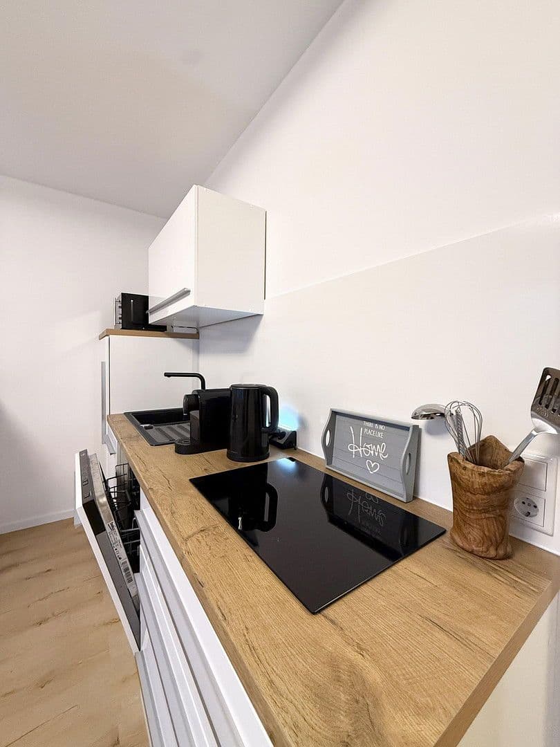 Prenájom bytu 1-izbový 28 m², Tußmannstraße, Düsseldorf, Severné Porýnie - Westfálsko Prenájom bytu 1-izbový 28 m², Tußmannstraße, Düsseldorf, Severné Porýnie - Westfálsko