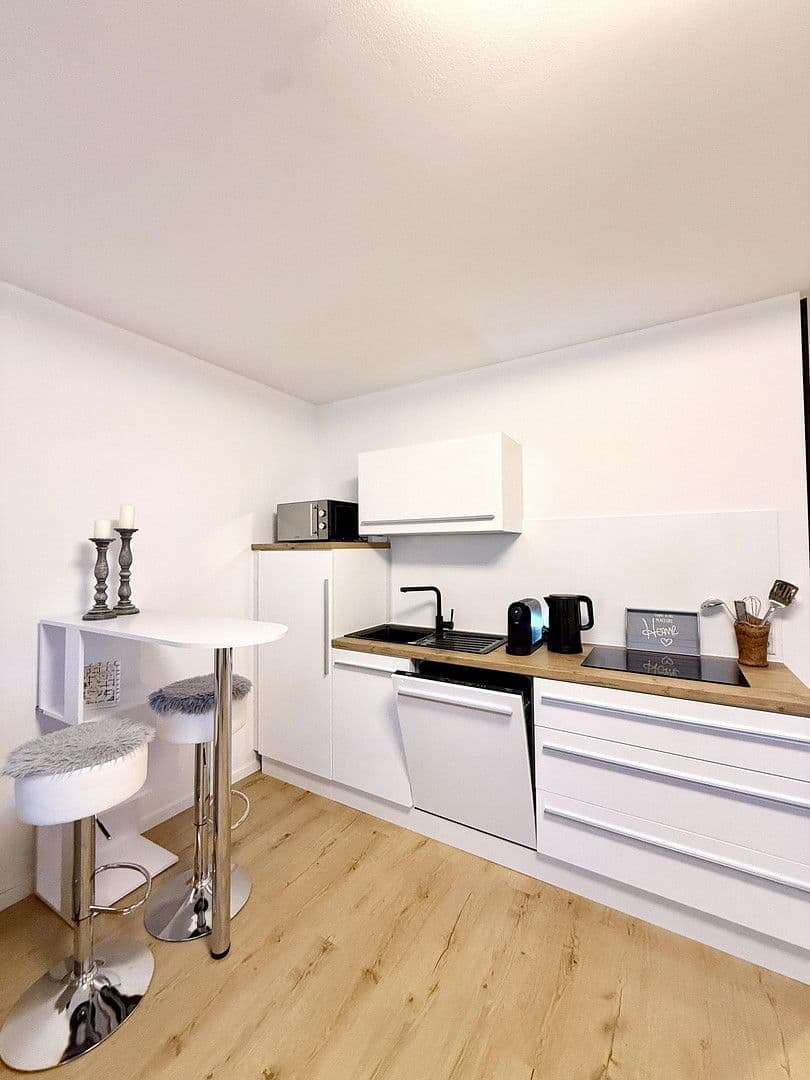 Prenájom bytu 1-izbový 28 m², Tußmannstraße, Düsseldorf, Severné Porýnie - Westfálsko Prenájom bytu 1-izbový 28 m², Tußmannstraße, Düsseldorf, Severné Porýnie - Westfálsko