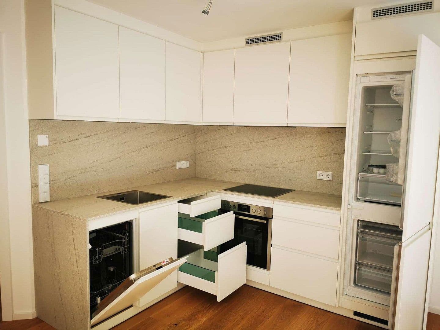 Prenájom bytu 3-izbový 104 m², Verdistr. 105e, München, Bavorsko Prenájom bytu 3-izbový 104 m², Verdistr. 105e, München, Bavorsko