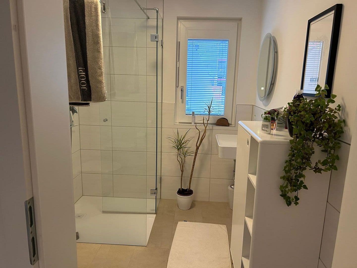 Prenájom bytu 3-izbový 104 m², Verdistr. 105e, München, Bavorsko Prenájom bytu 3-izbový 104 m², Verdistr. 105e, München, Bavorsko