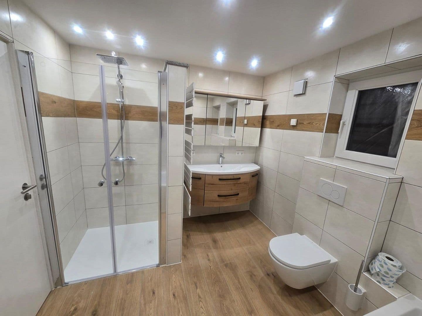 Prenájom bytu 4-izbový 90 m², Bissingen, Bavorsko Prenájom bytu 4-izbový 90 m², Bissingen, Bavorsko