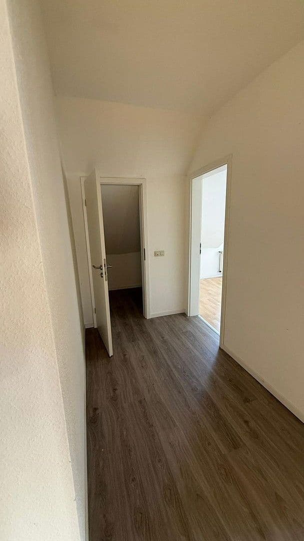 Prenájom bytu 4-izbový 107 m², Dornburg, Hesensko Prenájom bytu 4-izbový 107 m², Dornburg, Hesensko