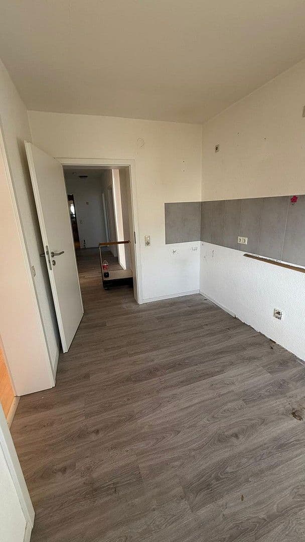 Prenájom bytu 4-izbový 107 m², Dornburg, Hesensko Prenájom bytu 4-izbový 107 m², Dornburg, Hesensko