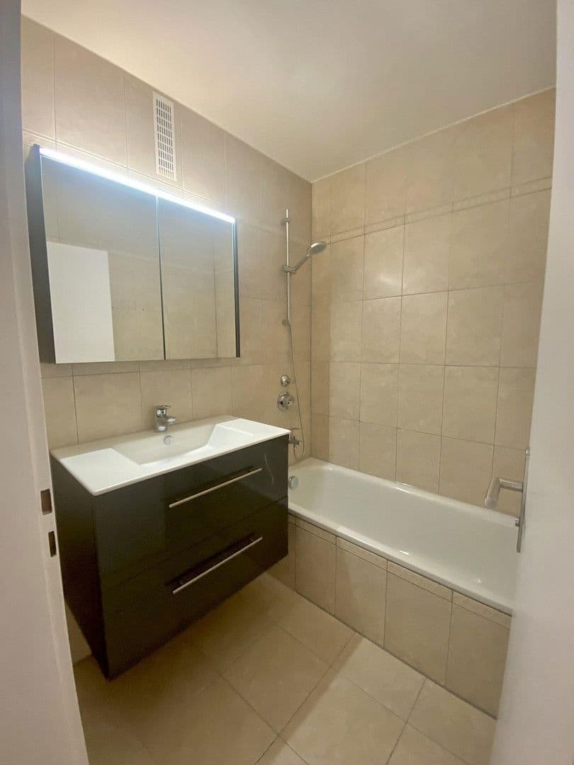 Predaj bytu 4-izbový 92 m², Brahmsstr.12, Germering, Bavorsko Predaj bytu 4-izbový 92 m², Brahmsstr.12, Germering, Bavorsko