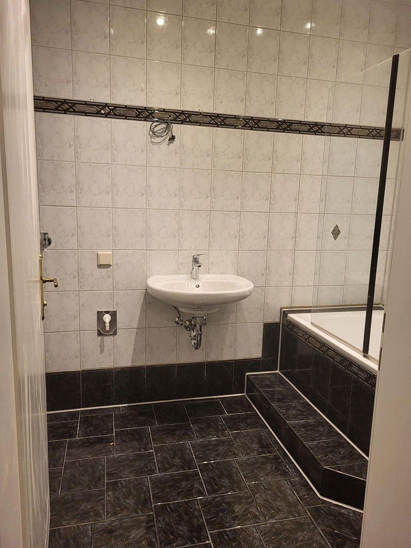 Prenájom bytu 3-izbový 90 m², Gurkgasse 26, Wien, Viedeň Prenájom bytu 3-izbový 90 m², Gurkgasse 26, Wien, Viedeň