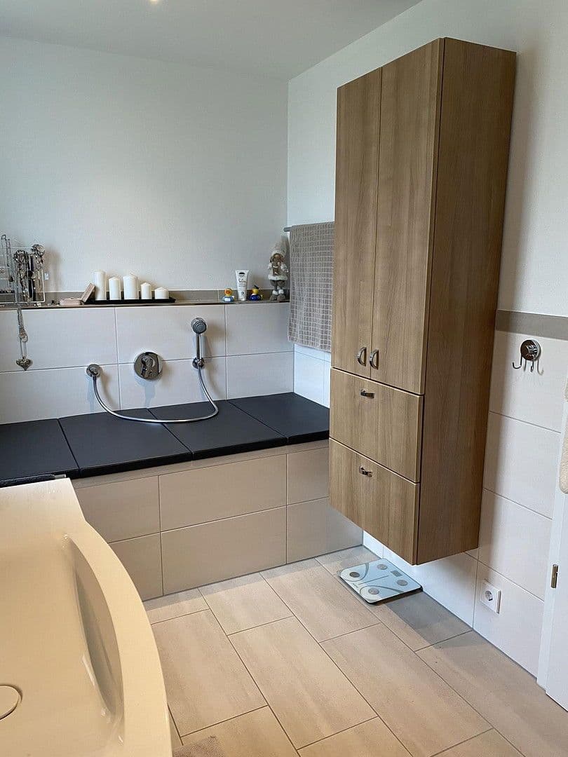 Prenájom bytu 3-izbový 92 m², Elz, Hesensko Prenájom bytu 3-izbový 92 m², Elz, Hesensko