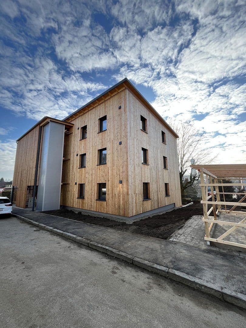 Prenájom bytu 4-izbový 103 m², Vilsbiburg, Bavorsko Prenájom bytu 4-izbový 103 m², Vilsbiburg, Bavorsko