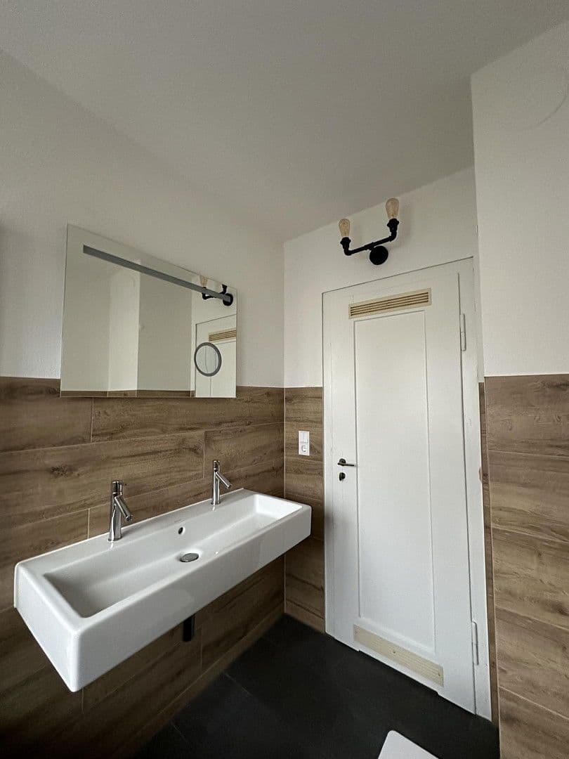 Prenájom bytu 1-izbový 75 m², Stuttgart, Bádensko-Wurttembersko Prenájom bytu 1-izbový 75 m², Stuttgart, Bádensko-Wurttembersko