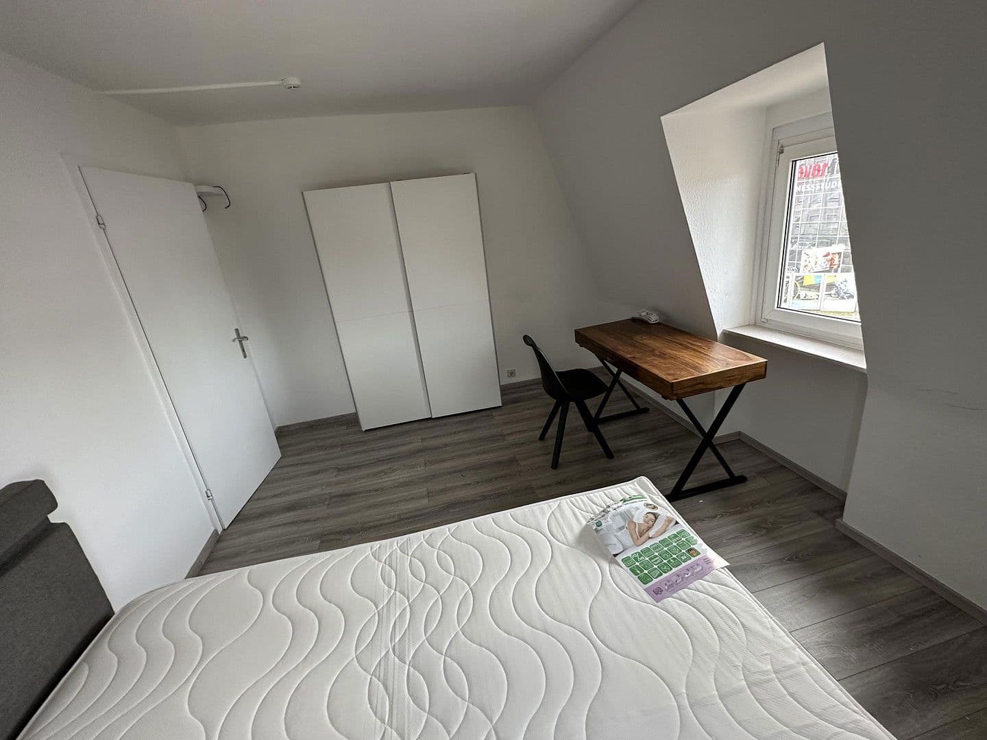 Prenájom bytu 1-izbový 75 m², Stuttgart, Bádensko-Wurttembersko Prenájom bytu 1-izbový 75 m², Stuttgart, Bádensko-Wurttembersko