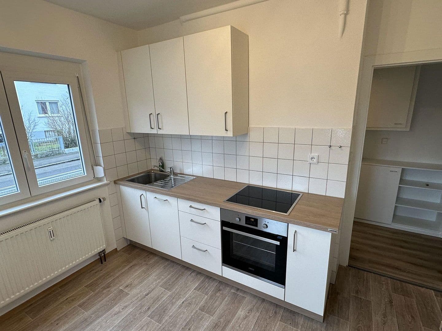 Prenájom bytu 1-izbový 75 m², Stuttgart, Bádensko-Wurttembersko Prenájom bytu 1-izbový 75 m², Stuttgart, Bádensko-Wurttembersko