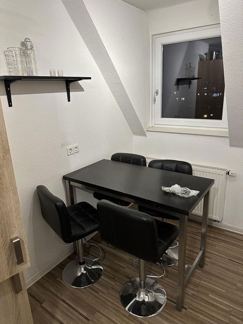 Prenájom bytu 1-izbový 75 m², Stuttgart, Bádensko-Wurttembersko Prenájom bytu 1-izbový 75 m², Stuttgart, Bádensko-Wurttembersko