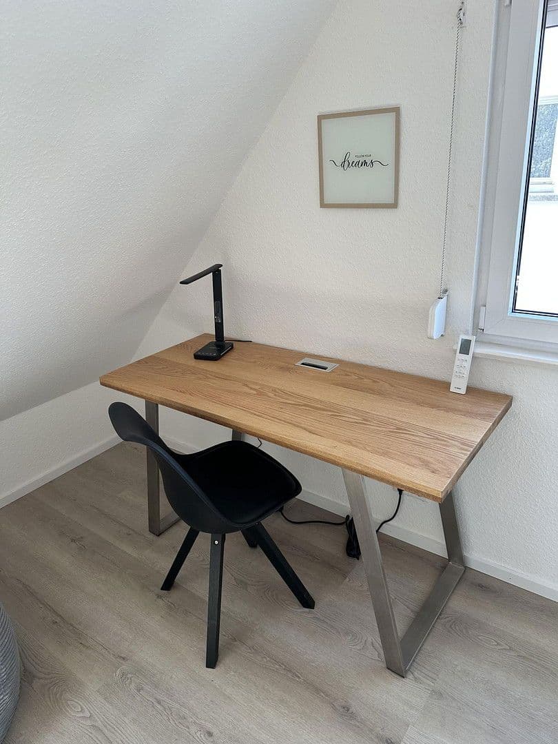 Prenájom bytu 1-izbový 75 m², Stuttgart, Bádensko-Wurttembersko Prenájom bytu 1-izbový 75 m², Stuttgart, Bádensko-Wurttembersko