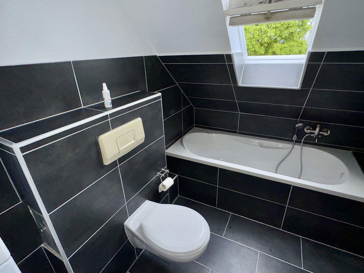 Prenájom bytu 3-izbový 80 m², Wuppertal Cronenberg, Severné Porýnie - Westfálsko Prenájom bytu 3-izbový 80 m², Wuppertal Cronenberg, Severné Porýnie - Westfálsko