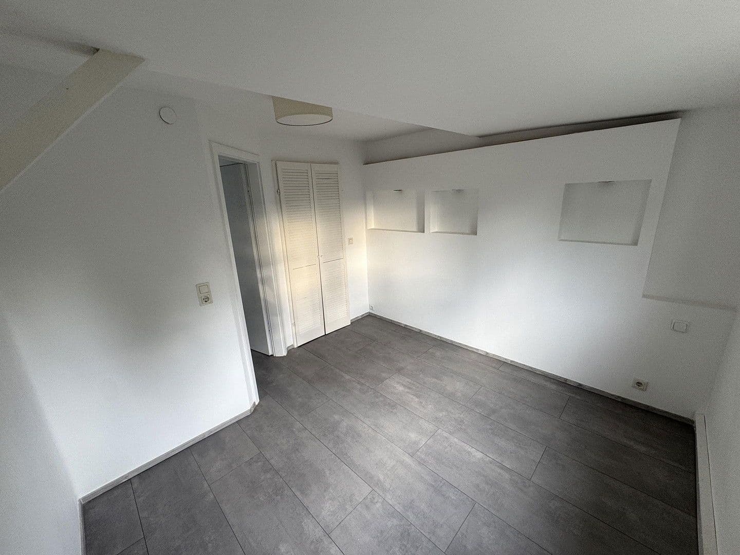 Prenájom bytu 3-izbový 80 m², Wuppertal Cronenberg, Severné Porýnie - Westfálsko Prenájom bytu 3-izbový 80 m², Wuppertal Cronenberg, Severné Porýnie - Westfálsko